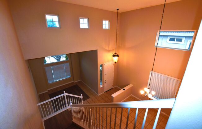 4 BR/ 2.5 Bath Spacious Open Floor Plan