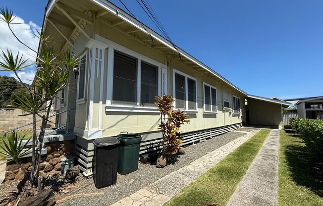 Classic 4 bdrm, 2 bath Lower Manoa Charm!