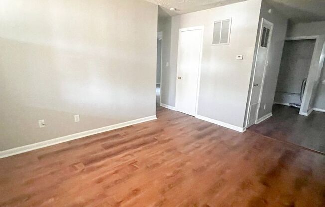 2 beds, 1 bath, 675 sqft, $950, Unit Unit 5