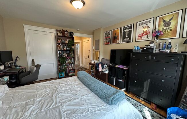 Studio, 1 bath, $1,950, Unit 10 Brooks Park #15
