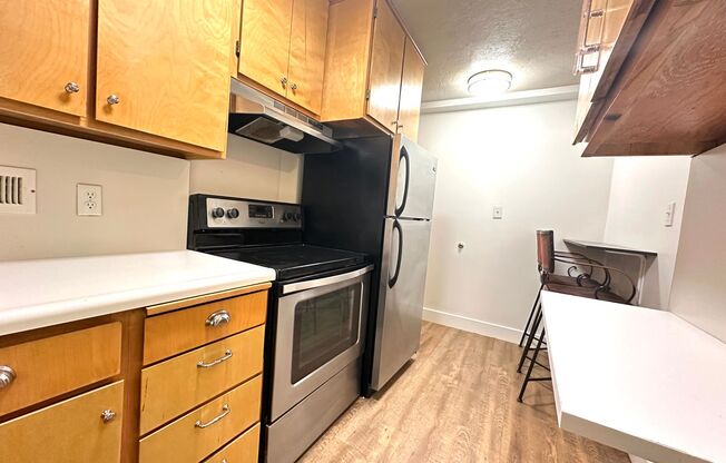 1 bed, 1.5 baths, $1,295, Unit 101