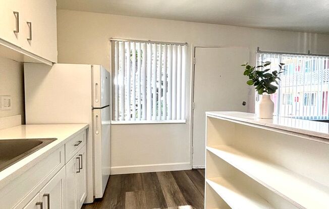 1530/40 Kentwood Apartments