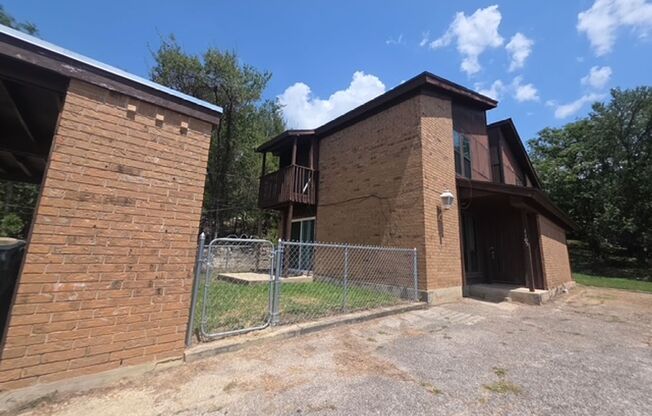 2 bedroom 1.5 bathroom 1 car carport near Texas State University