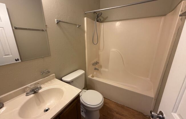 2 beds, 1 bath, 750 sqft, $1,045, Unit B-507C2