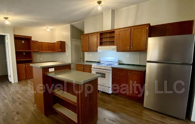 315 W LEE ST