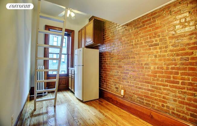104 W 80 ST