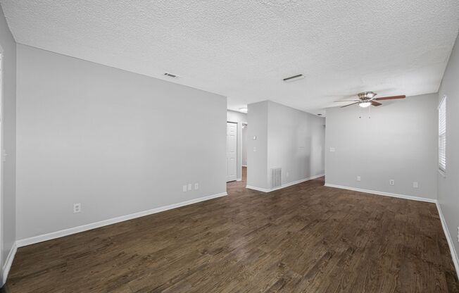 2 beds, 1 bath, 800 sqft, $1,595, Unit 621-4