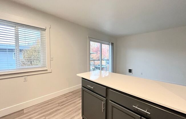 1 bed, 1 bath, 555 sqft, $1,295, Unit 9
