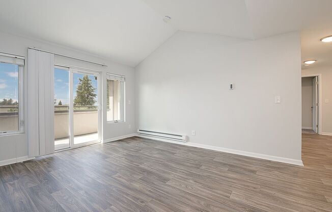 2 beds, 2 baths, 865 sqft, $2,350, Unit 2-204