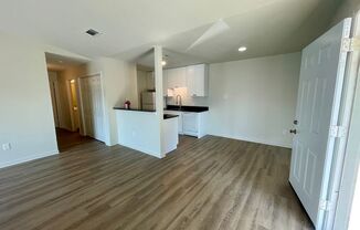 Remodeled and Spacious 2 BR/2 Bath minutes from LSU