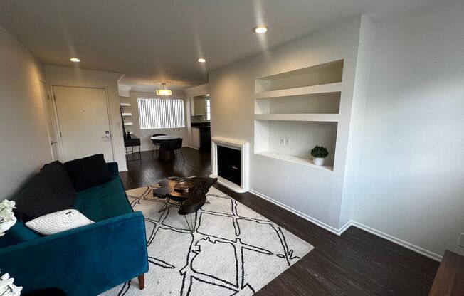 2 beds, 2 baths, 900 sqft, $2,645, Unit 202