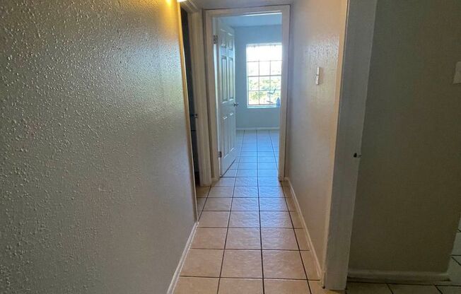 2 beds, 1 bath, 708 sqft, $799, Unit 28