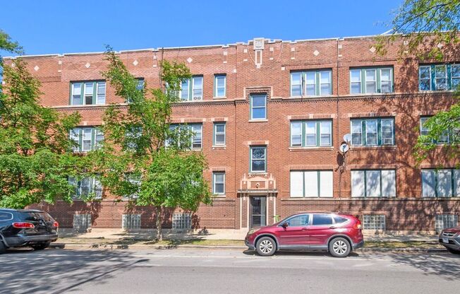 7557-59 S. Calumet Ave. / 348-58 E 76th St.