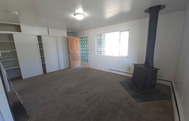 2 beds, 1 bath, $1,800, Unit 6