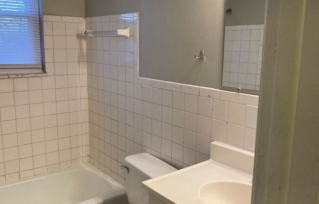 2 beds, 1 bath, 800 sqft, $1,205, Unit 919-2