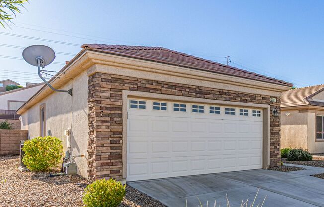 55+ Community! Upgraded 2 bedroom Solera home!