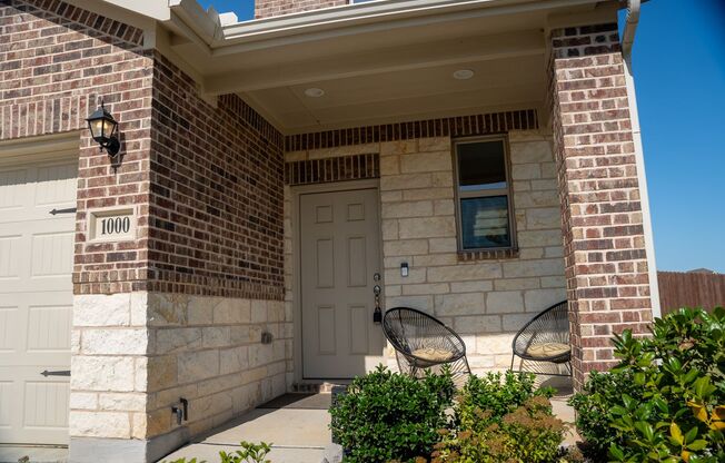 Charming 3-Bed, 2.5-Bath Home for Lease in Aubrey, TX