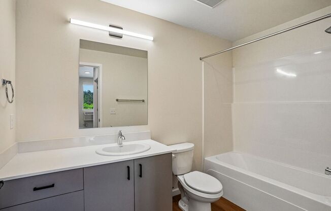 2 beds, 2 baths, 938 sqft, $2,325, Unit 215