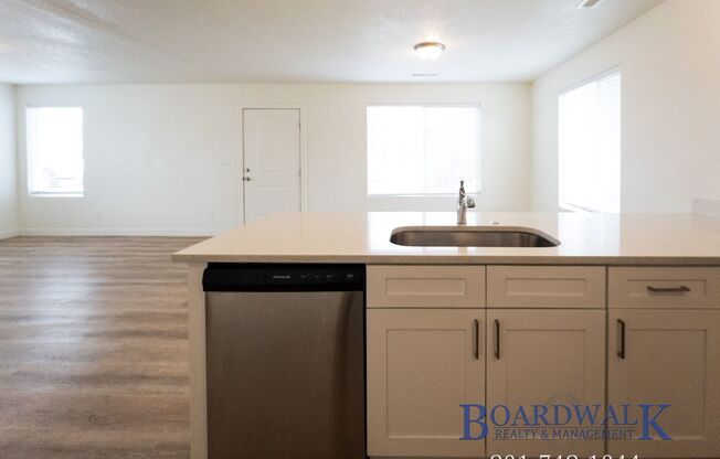 3 beds, 1 bath, 1,250 sqft, $1,375, Unit 328 E Main St #8