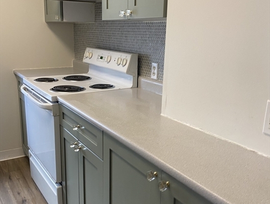 2 beds, 1 bath, 796 sqft, $4,300, Unit 303