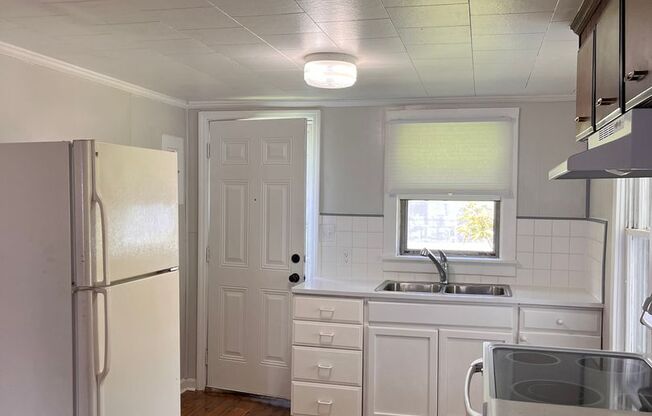 2 bedroom home in Historic Downtown Walking District of Morehead City with fenced in yard