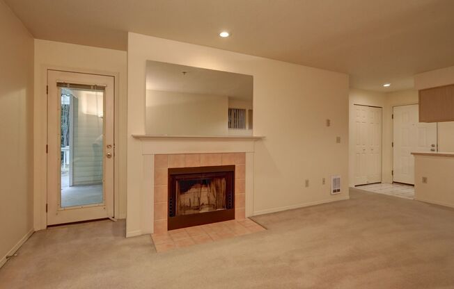 Charming 2BR 2BA Condo in great Bellevue location.