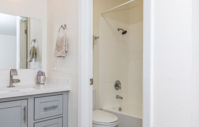Studio, 1 bath, 450 sqft, $1,075, Unit G204