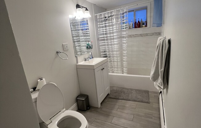 2 beds, 1 bath, $2,780, Unit 1