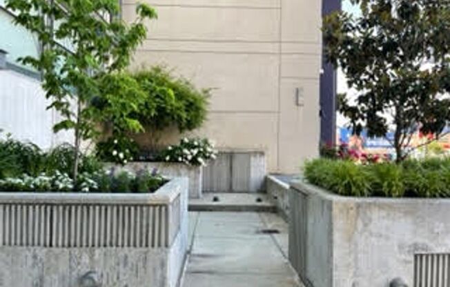 Great location, two beds, two baths, Metro!