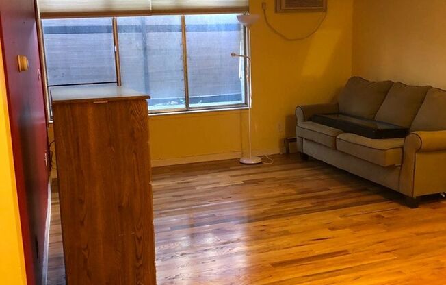 1 bed, 1 bath, 552 sqft, $1,900, Unit 04