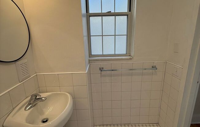 Studio, 1 bath, 294 sqft, $1,250, Unit New King Edward 8A4