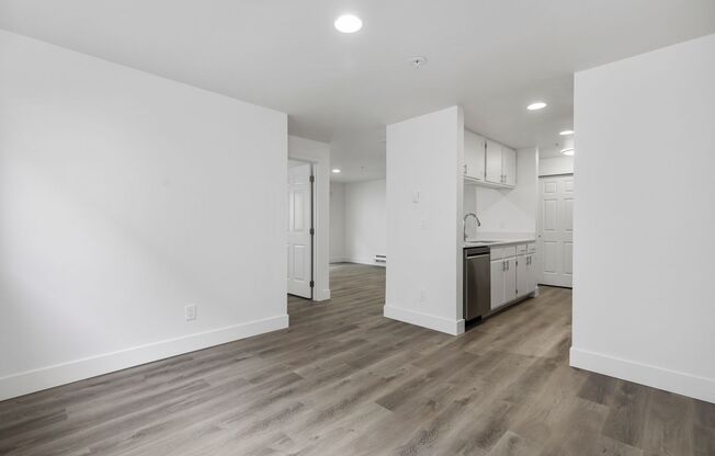 2 beds, 1 bath, 950 sqft, $1,925, Unit UNIT 2B