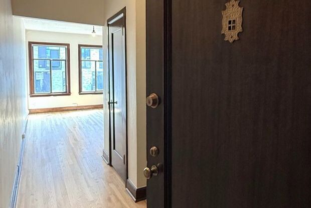Studio, 1 bath, 330 sqft, $1,525, Unit 406