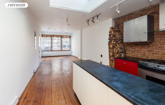 143 W 21 ST