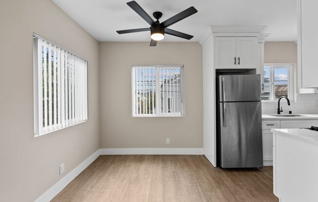 2 beds, 1 bath, 720 sqft, $2,500, Unit Unit #4