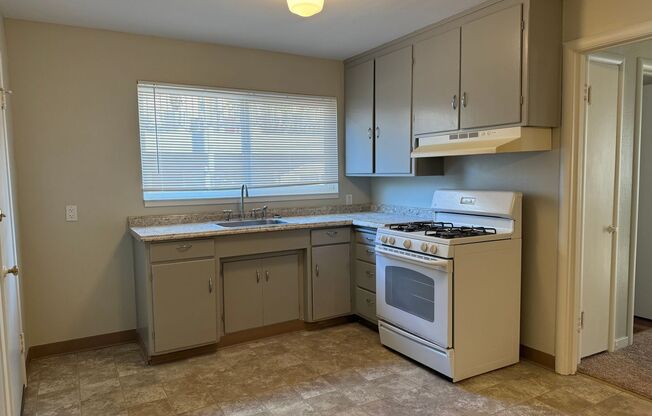 2 beds, 1 bath, 864 sqft, $1,895, Unit 4667001001