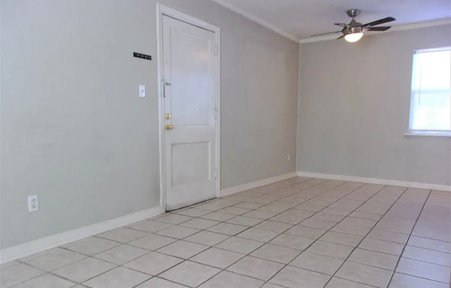 Updated 1-Bedroom in the Heart of the Plaza District