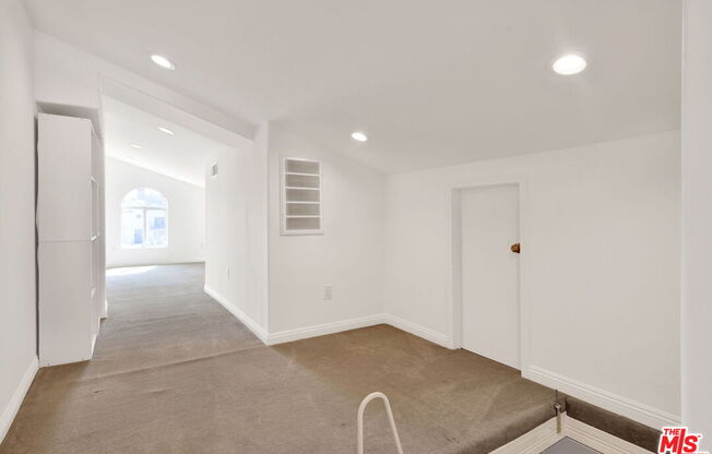 552 N MADISON AVE
