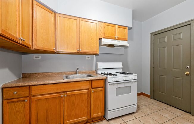 2 beds, 1 bath, $2,010, Unit 2746-2