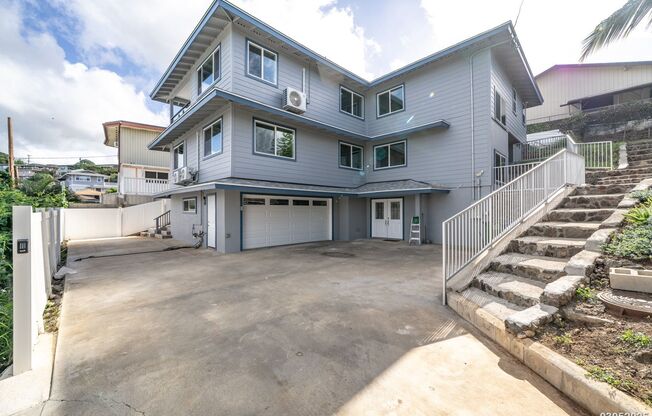 3 Bedroom 2 Bathroom 2 Tandem parking - pet negotiable $3400 - 1007 Wiliki Unit B