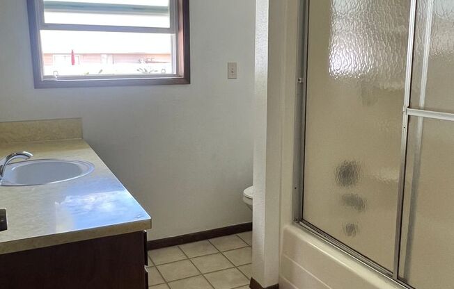 2 beds, 1 bath, $1,300