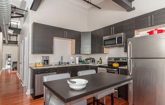 1 bed, 1 bath, 695 sqft, $1,450, Unit Jane 407