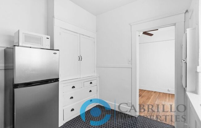 Studio, 1 bath, 341 sqft, $1,695, Unit 304