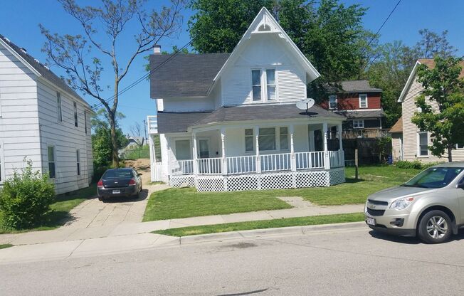 Grand Rapids, MI Downtown 2-Story Victorian-Style Cottage