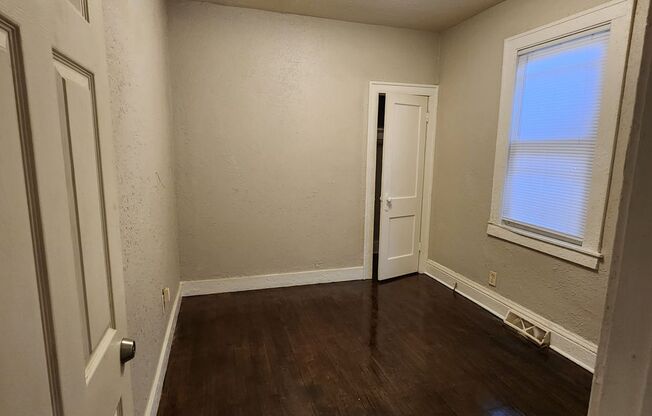 2 beds, 1 bath, $1,150