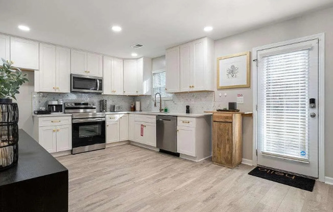 5618 LAUREL RDG DR