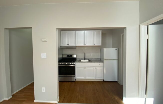 2 beds, 1 bath, 700 sqft, $1,735, Unit 202