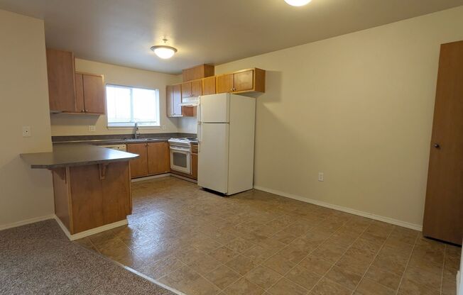 2 beds, 2 baths, 994 sqft, $1,395, Unit E106