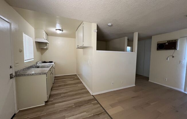 1202 N Van Ness