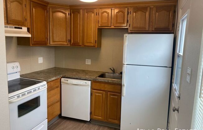 800 N MILLER CT